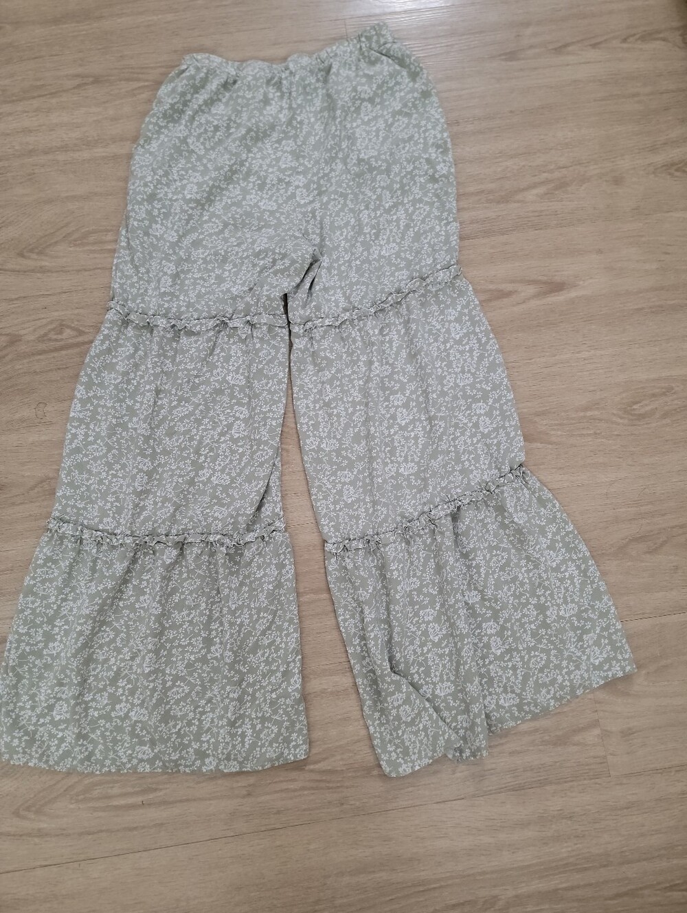 CeCe Ruffle Wide Leg Harem Pants Light Sage Green Floral Soft - Picture 4 of 10